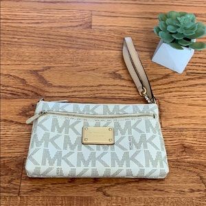 Michael Kors Jet Set large wristlet